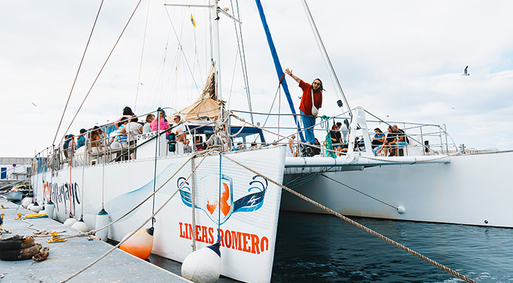 Lineas Romero. Surcando las olas
